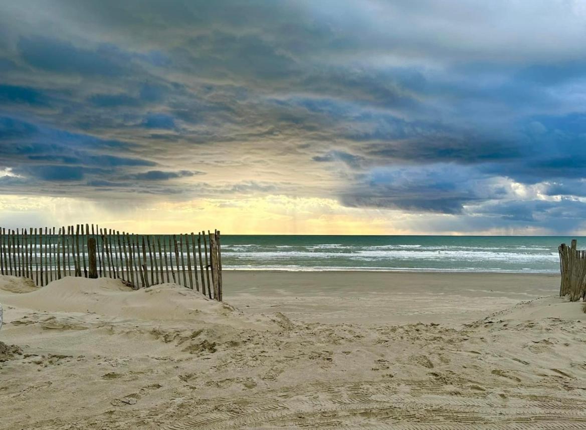 Studio Entre Mer Et Dunes Avec Balcon Vue Laterale Mer 50M Plage Pour 3 Pers Wifi Menage Compris Fort-Mahon-Plage Exterior foto
